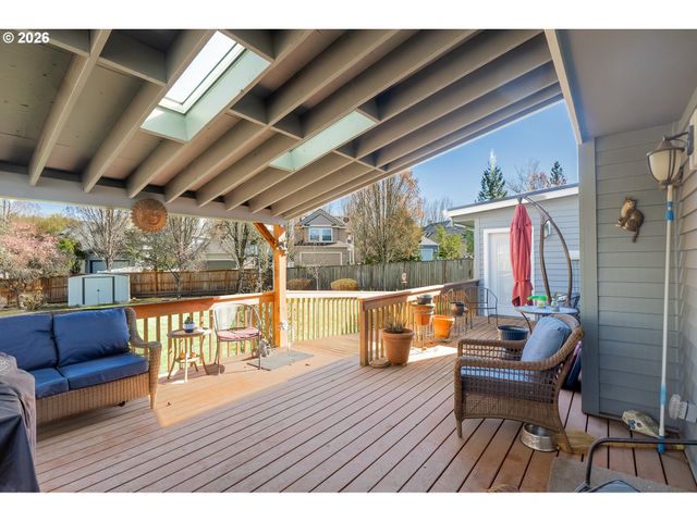 1037 Ne CREEKSEDGE Dr, Hillsboro, OR 97124