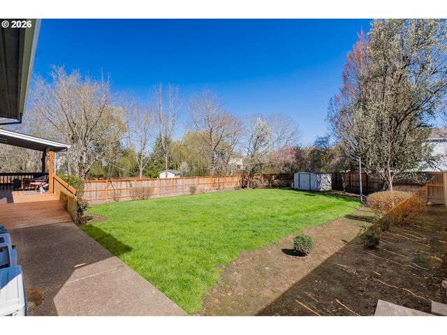1037 Ne CREEKSEDGE Dr, Hillsboro, OR 97124