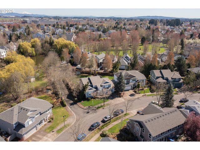 1037 Ne CREEKSEDGE Dr, Hillsboro, OR 97124