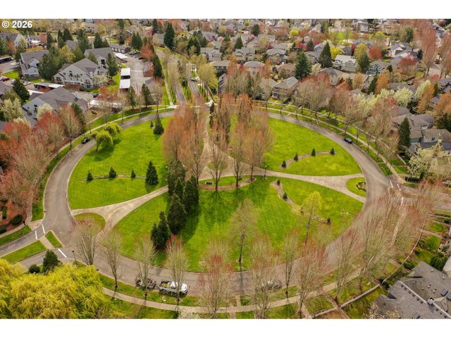 1037 Ne CREEKSEDGE Dr, Hillsboro, OR 97124