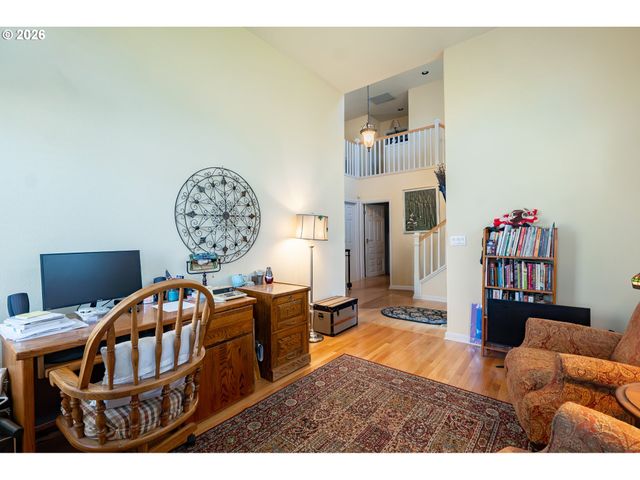 1037 Ne CREEKSEDGE Dr, Hillsboro, OR 97124