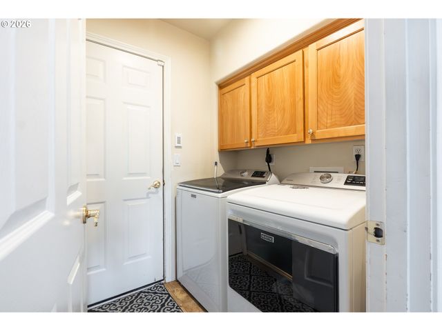 1037 Ne CREEKSEDGE Dr, Hillsboro, OR 97124