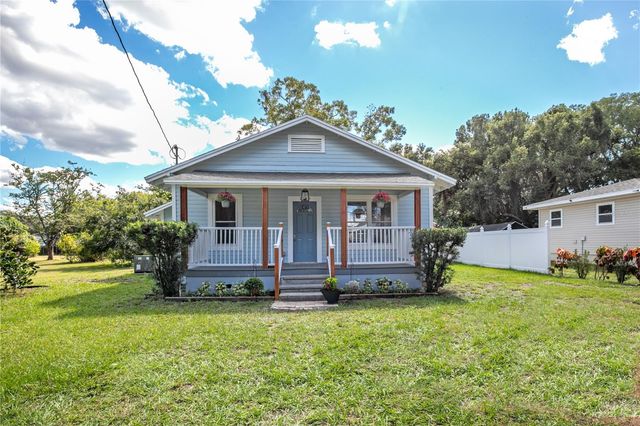 1240 E JACKSON AVENUE, Mount Dora, FL 32757