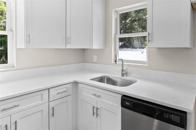 1240 E JACKSON AVENUE, Mount Dora, FL 32757