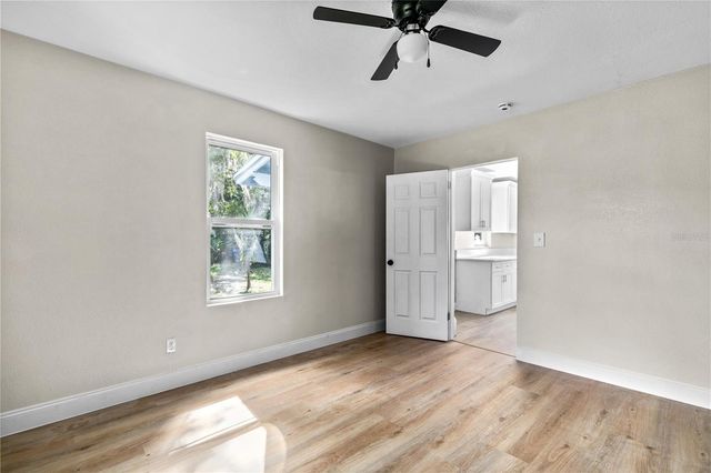 1240 E JACKSON AVENUE, Mount Dora, FL 32757