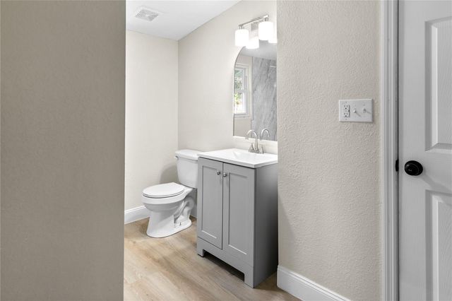 1240 E JACKSON AVENUE, Mount Dora, FL 32757