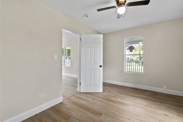 1240 E JACKSON AVENUE, Mount Dora, FL 32757