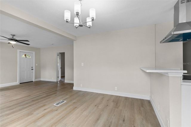 1240 E JACKSON AVENUE, Mount Dora, FL 32757