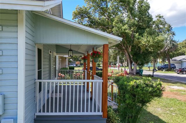 1240 E JACKSON AVENUE, Mount Dora, FL 32757