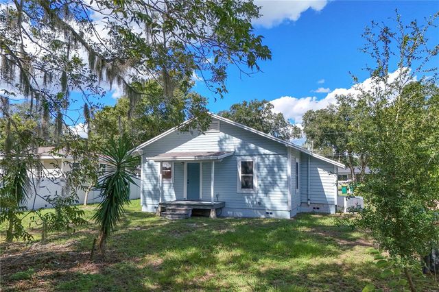 1240 E JACKSON AVENUE, Mount Dora, FL 32757