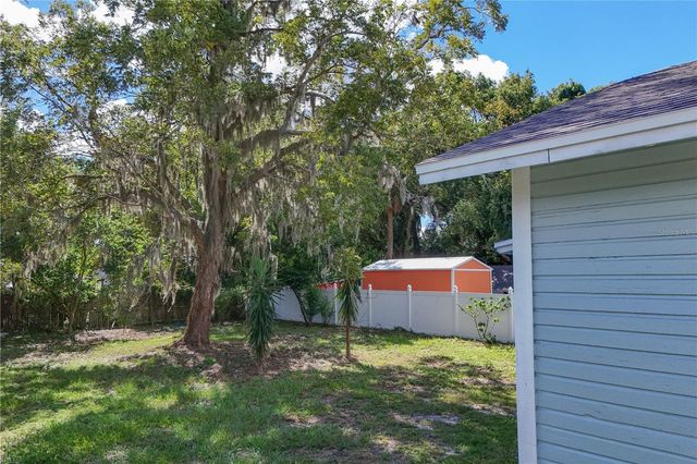 1240 E JACKSON AVENUE, Mount Dora, FL 32757