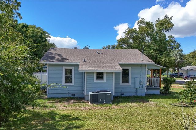 1240 E JACKSON AVENUE, Mount Dora, FL 32757