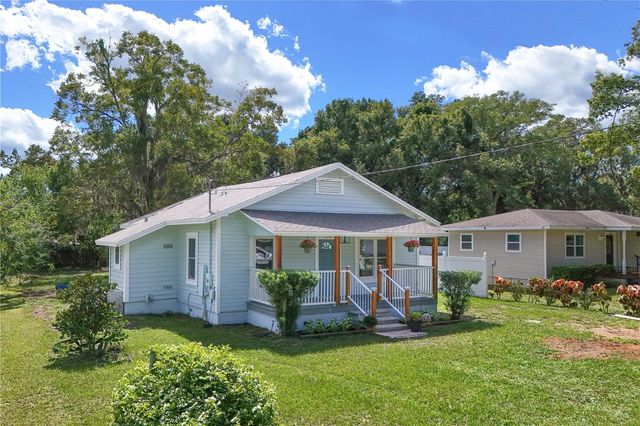1240 E JACKSON AVENUE, Mount Dora, FL 32757