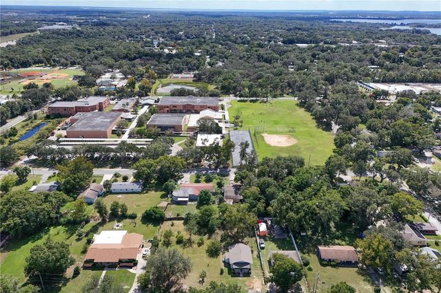 1240 E JACKSON AVENUE, Mount Dora, FL 32757