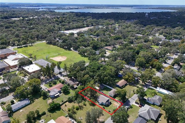 1240 E JACKSON AVENUE, Mount Dora, FL 32757