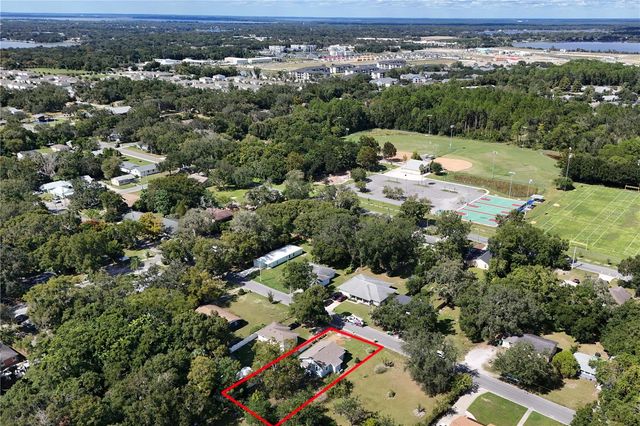 1240 E JACKSON AVENUE, Mount Dora, FL 32757