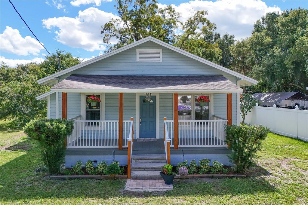 1240 E JACKSON AVENUE, Mount Dora, FL 32757