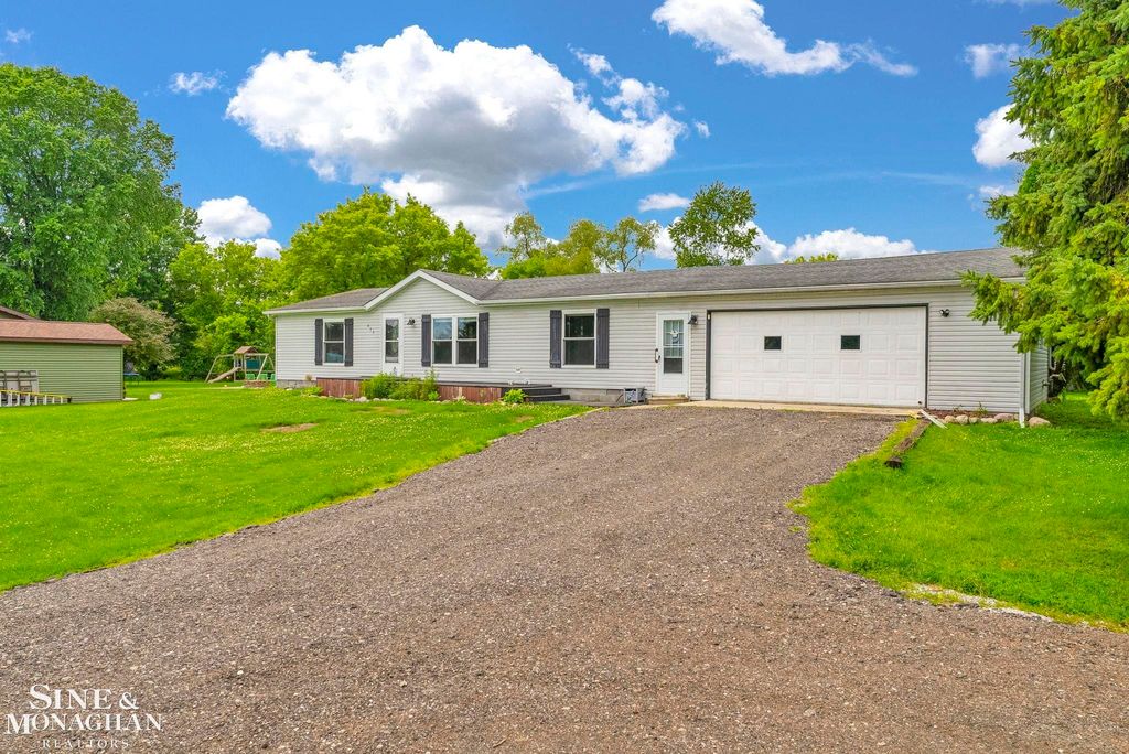 433 N Howard Street, Croswell, MI 48422