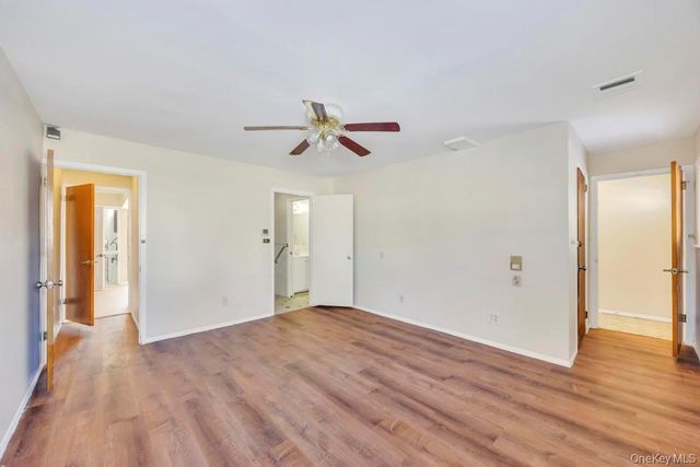 21 Clay Lane, Levittown, NY 11756