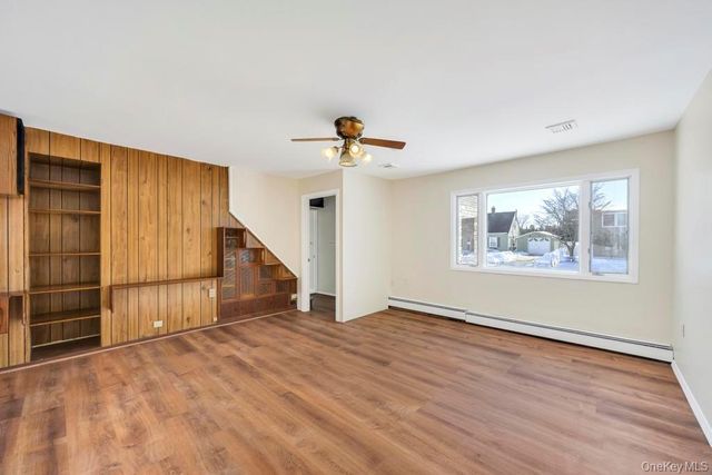 21 Clay Lane, Levittown, NY 11756