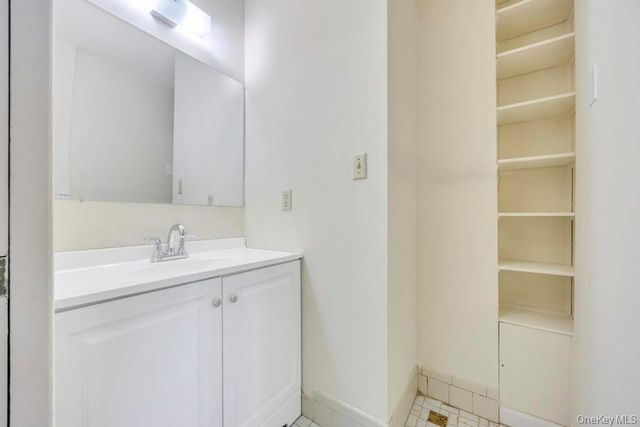 21 Clay Lane, Levittown, NY 11756