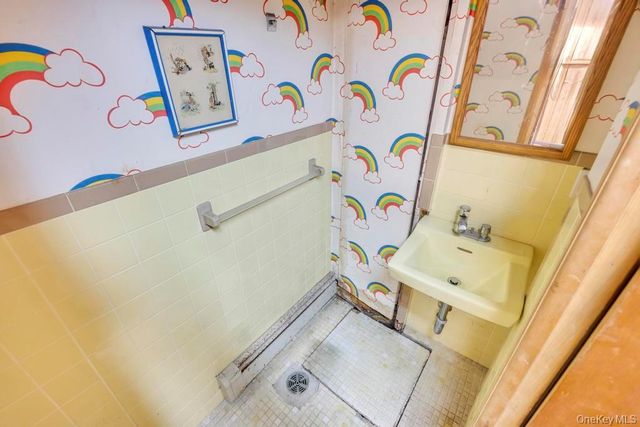 21 Clay Lane, Levittown, NY 11756