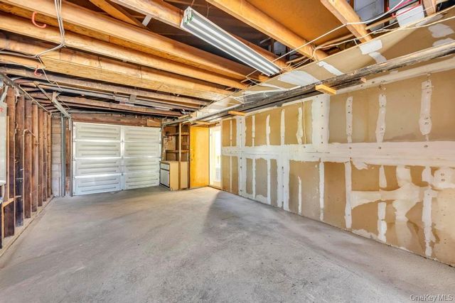 21 Clay Lane, Levittown, NY 11756