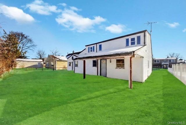 21 Clay Lane, Levittown, NY 11756