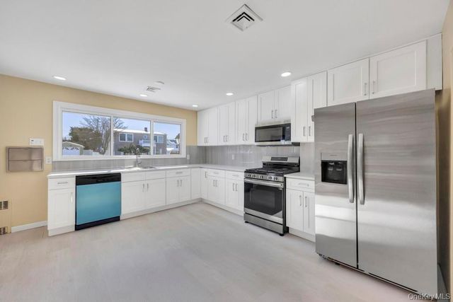 21 Clay Lane, Levittown, NY 11756