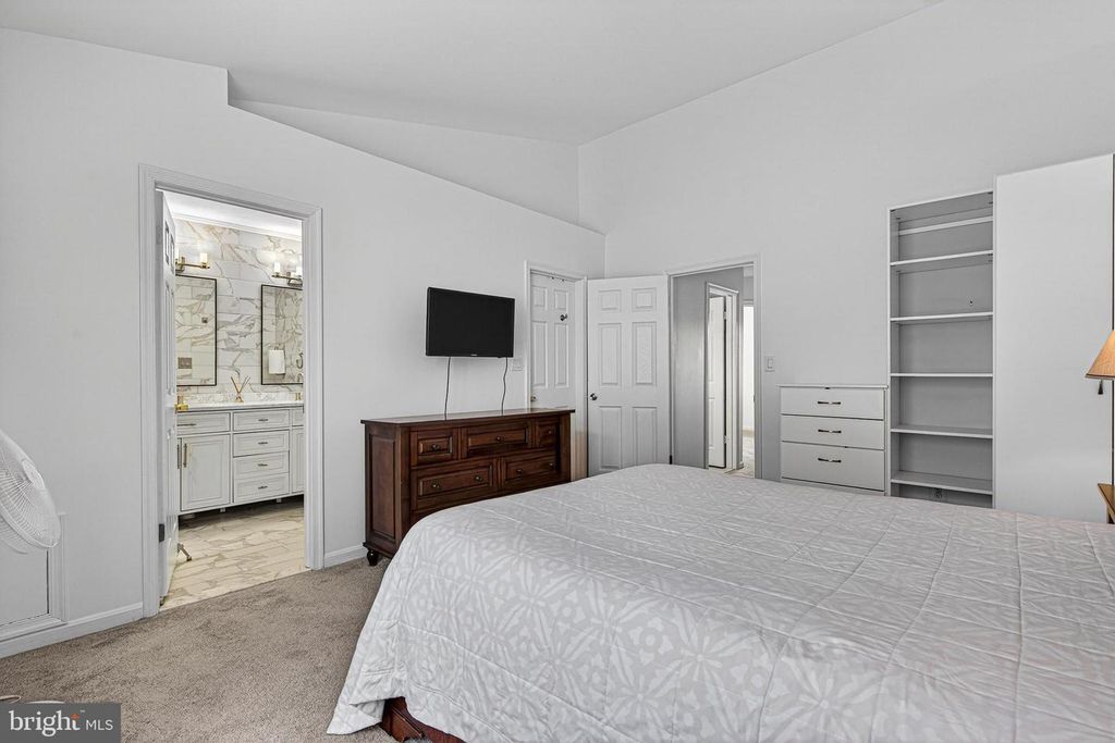 Image 13 of property listing at 12 PARKHILL PL, Baltimore, MD 21236