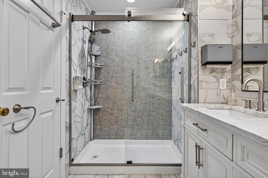 Image 14 of property listing at 12 PARKHILL PL, Baltimore, MD 21236