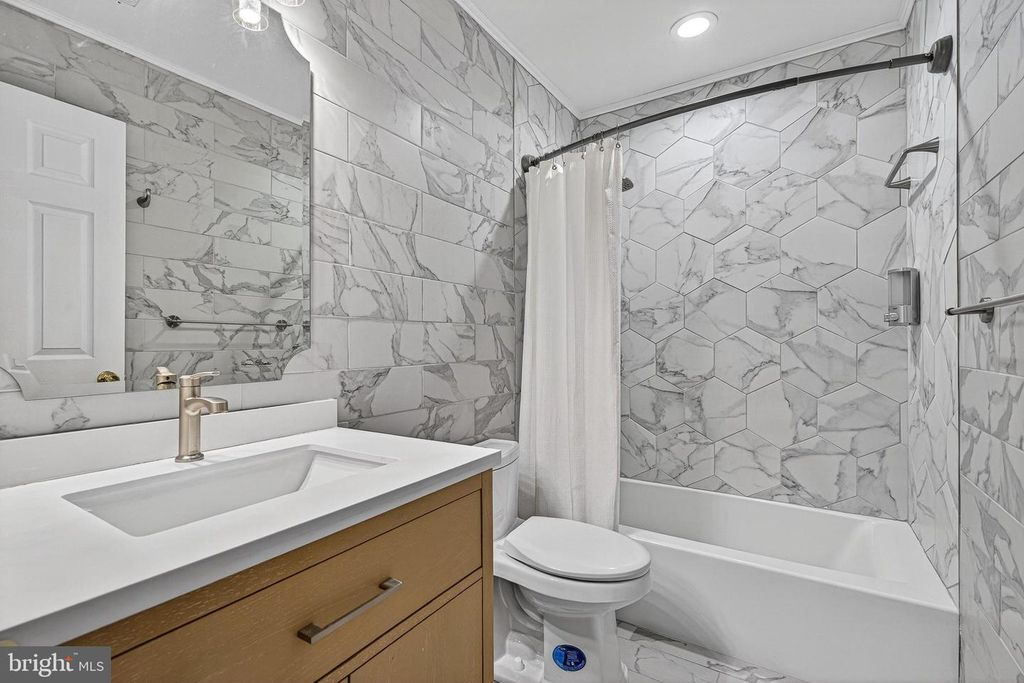 Image 17 of property listing at 12 PARKHILL PL, Baltimore, MD 21236