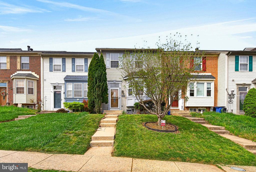 Image 2 of property listing at 12 PARKHILL PL, Baltimore, MD 21236