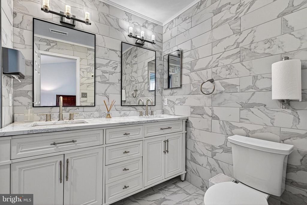 Image 3 of property listing at 12 PARKHILL PL, Baltimore, MD 21236