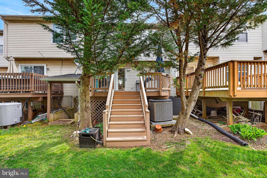 Image 7 of property listing at 12 PARKHILL PL, Baltimore, MD 21236