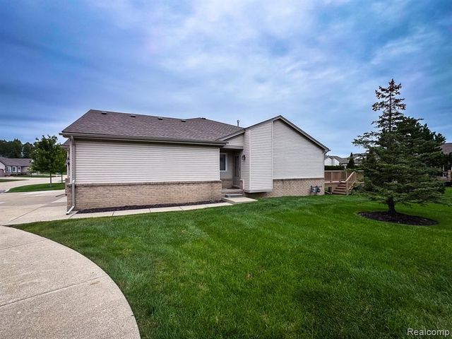 53240 Glen Oak Drive, Chesterfield, MI 48051