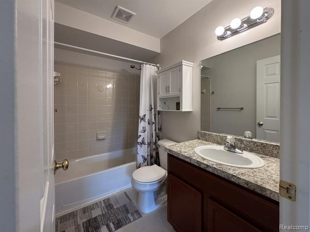 53240 Glen Oak Drive, Chesterfield, MI 48051