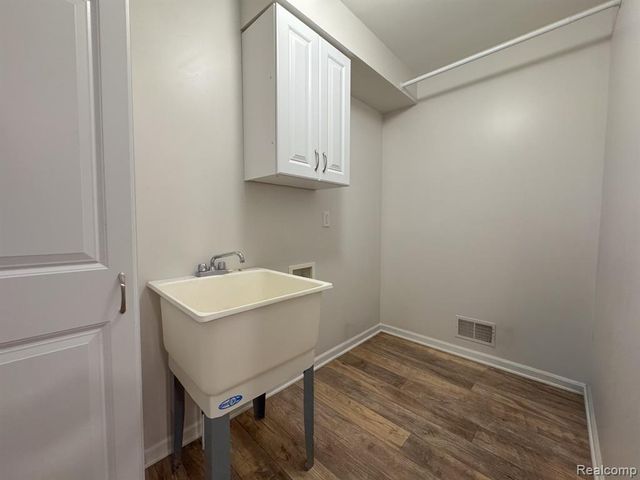 53240 Glen Oak Drive, Chesterfield, MI 48051