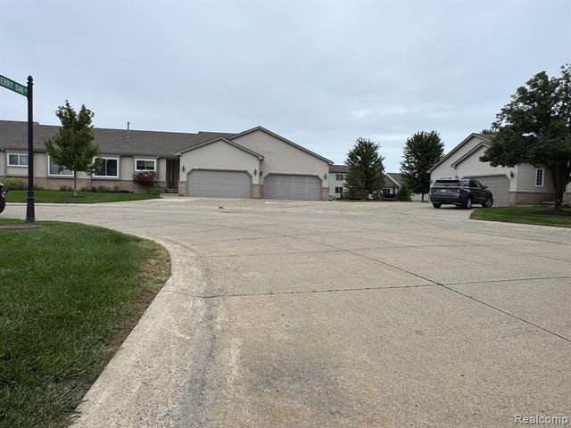 53240 Glen Oak Drive, Chesterfield, MI 48051