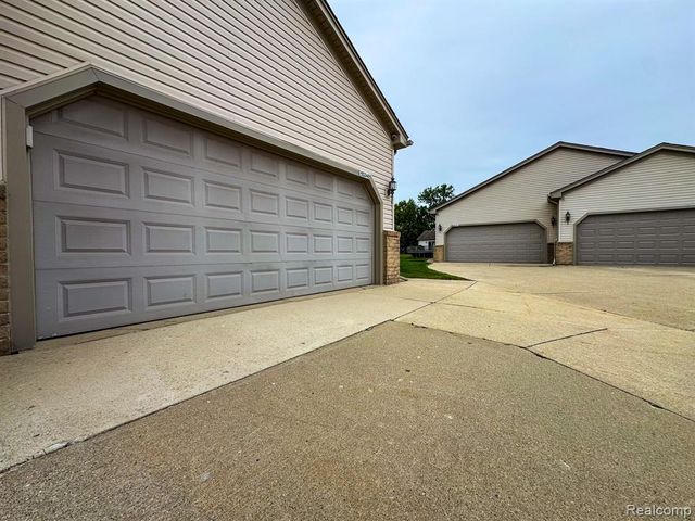 53240 Glen Oak Drive, Chesterfield, MI 48051