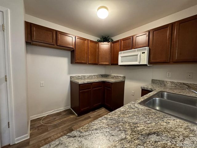 53240 Glen Oak Drive, Chesterfield, MI 48051
