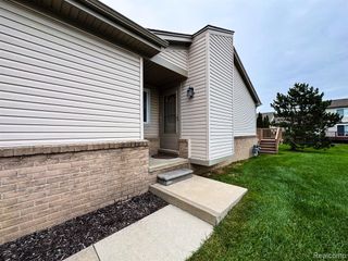 53240 Glen Oak Drive, Chesterfield, MI 48051