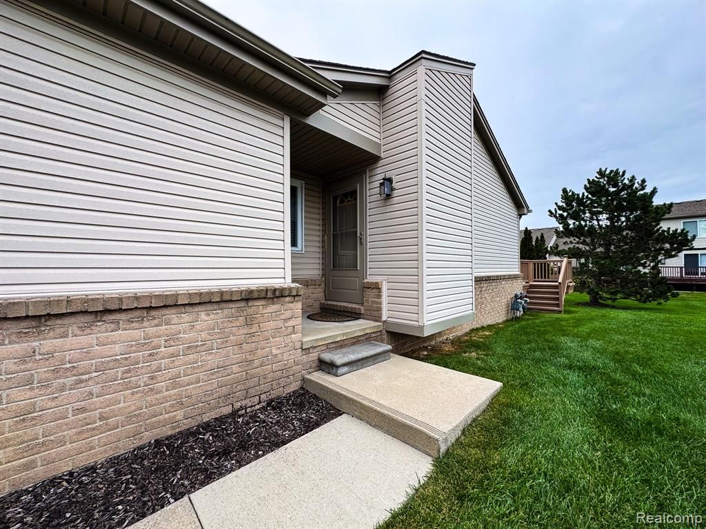 53240 Glen Oak Drive, Chesterfield, MI 48051