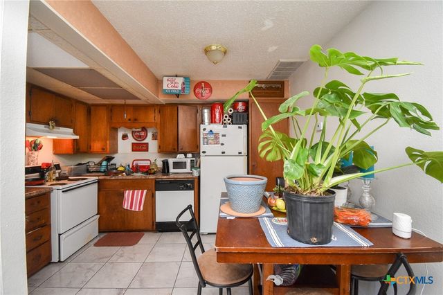 1805 Rosemary Avenue, Victoria, TX 77901