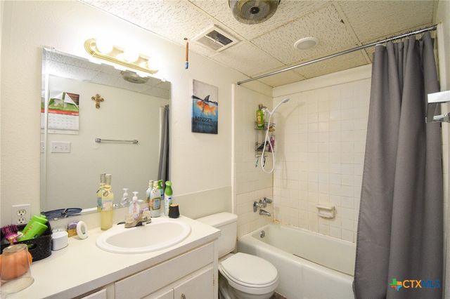 1805 Rosemary Avenue, Victoria, TX 77901