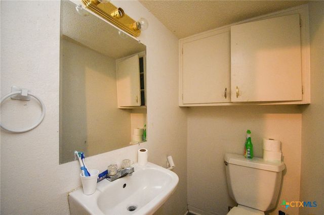 1805 Rosemary Avenue, Victoria, TX 77901