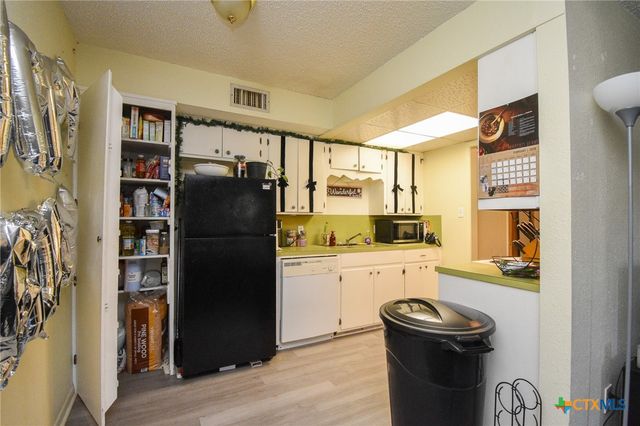 1805 Rosemary Avenue, Victoria, TX 77901