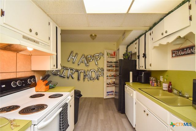 1805 Rosemary Avenue, Victoria, TX 77901