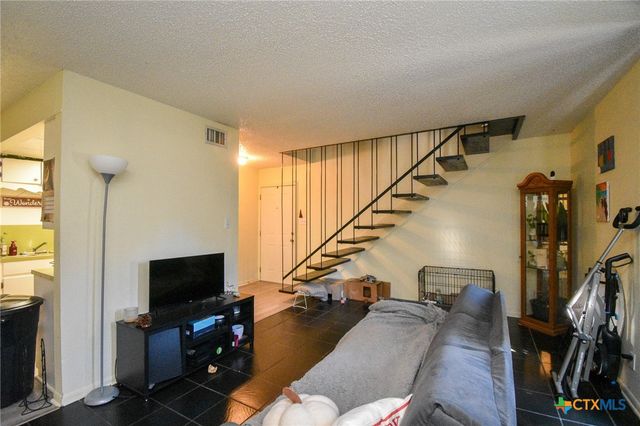 1805 Rosemary Avenue, Victoria, TX 77901