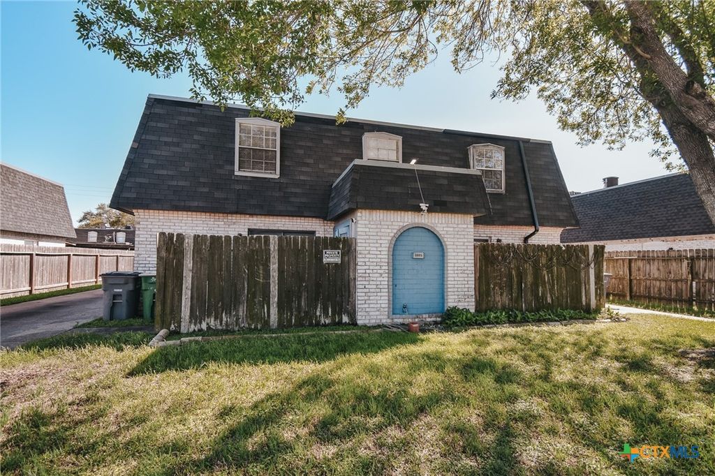 1805 Rosemary Avenue, Victoria, TX 77901